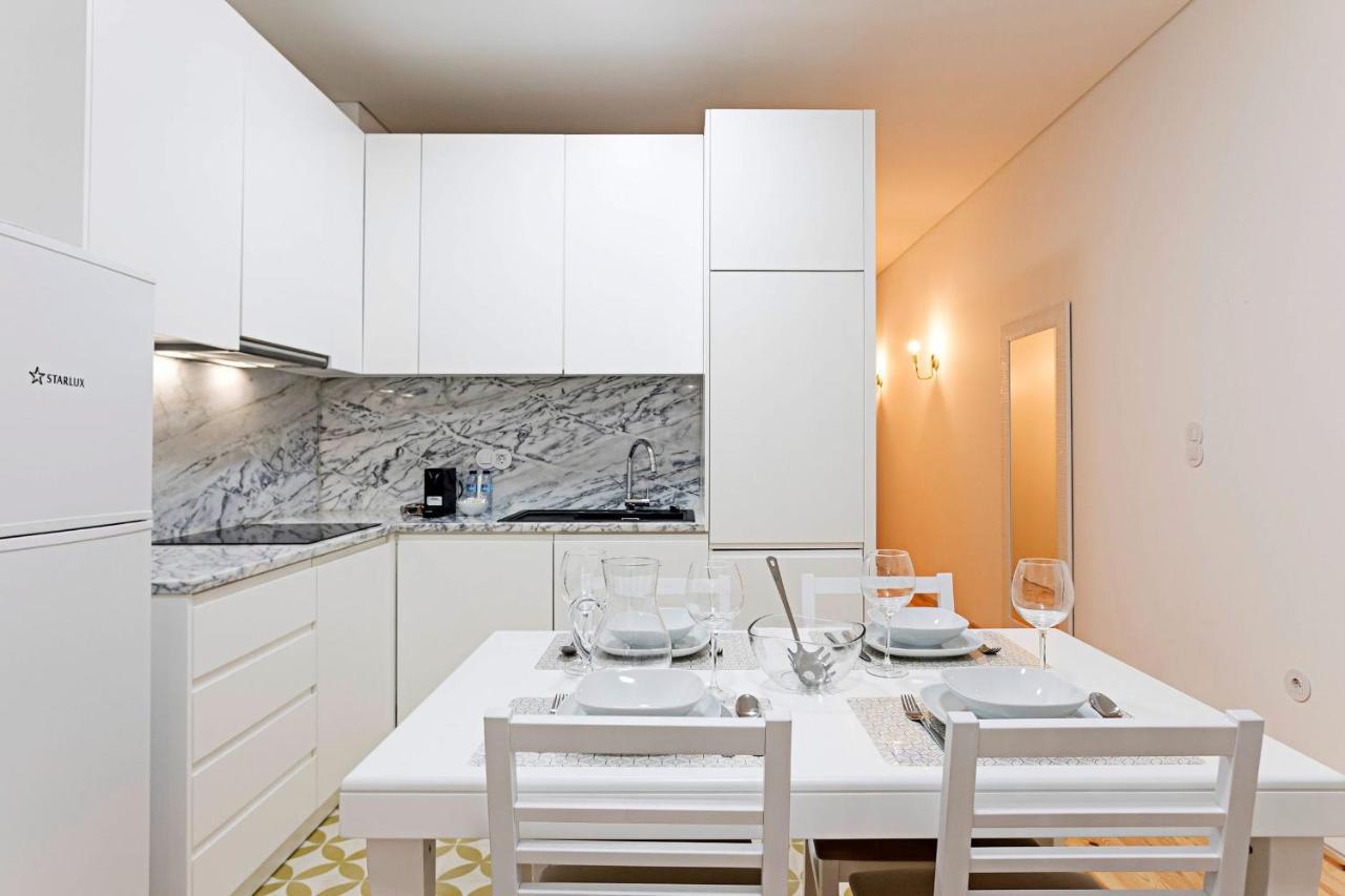 Loios 1Br Flat Downtown By Lovelystay OOporto Esterno foto