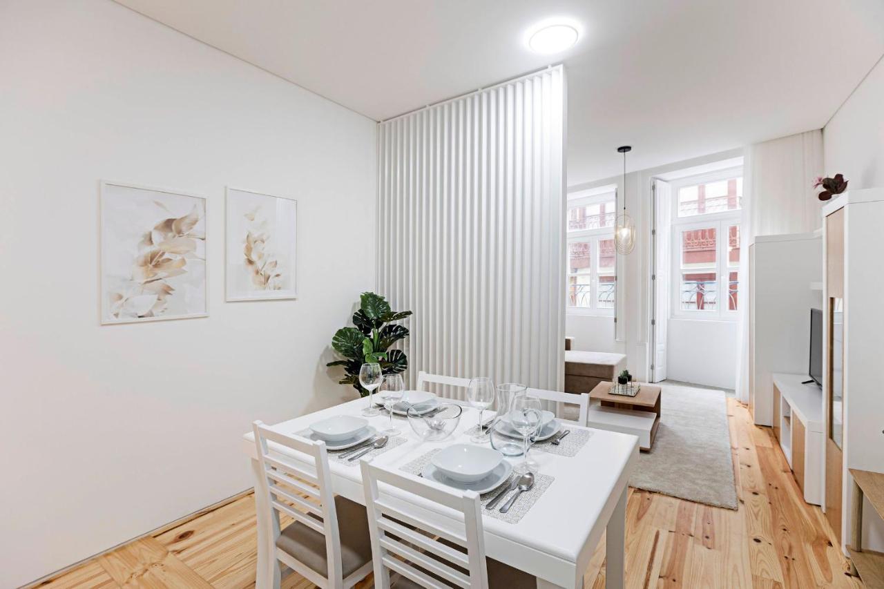 Loios 1Br Flat Downtown By Lovelystay OOporto Esterno foto